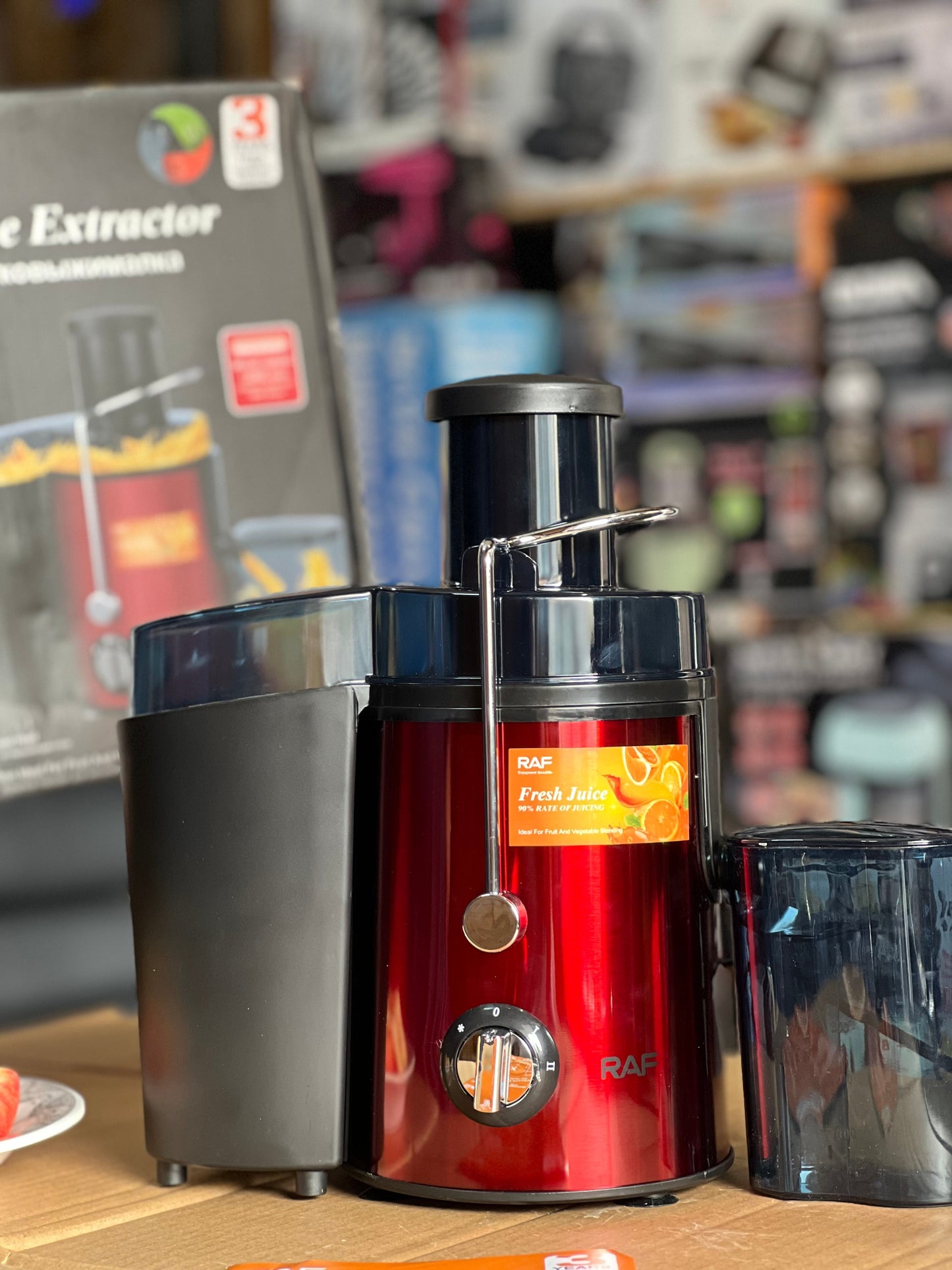 RAF juice extractor packaging and accessories