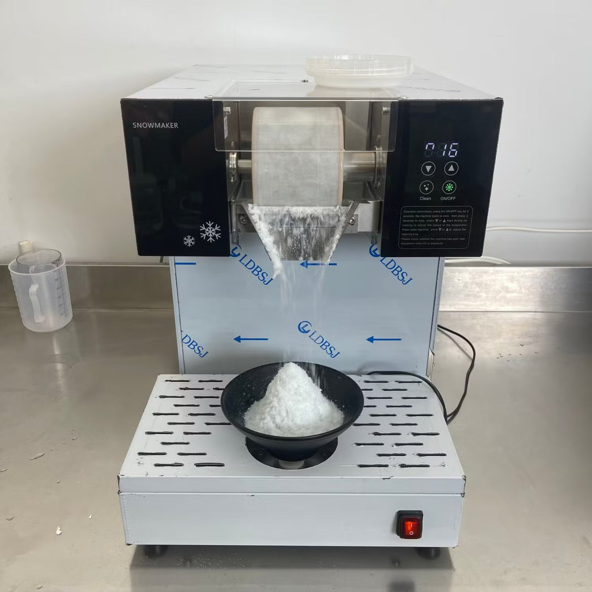 120 KG /24h Snow Ice Maker Rapid Production Bingsu Snowflake Machine with Qlx100f2-1000W-220V/50Hz