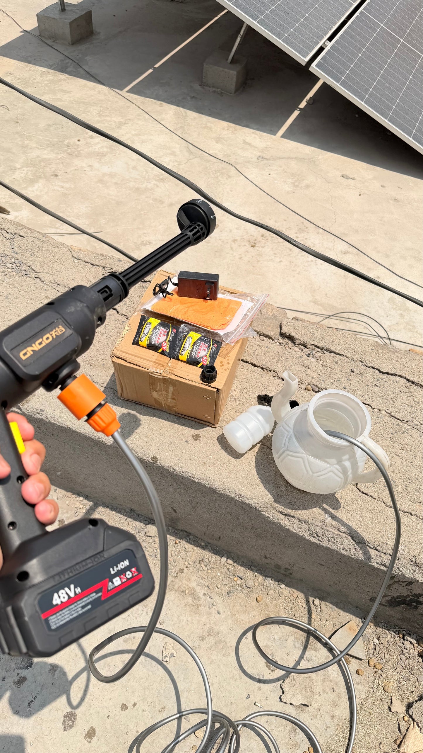 GNGO pressure washer packaging and accessories included