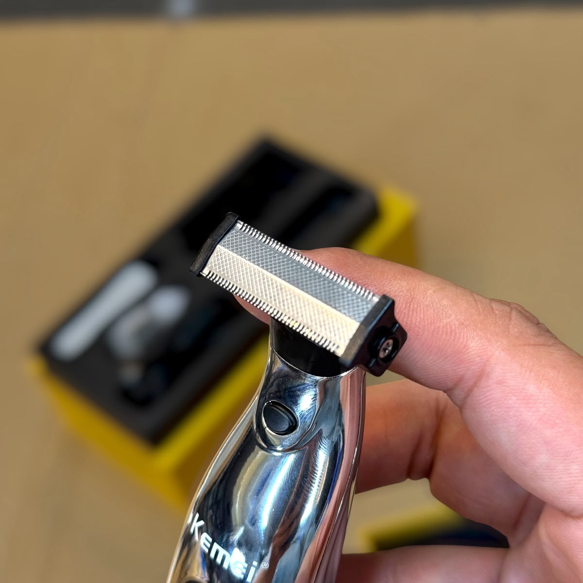 KEMEI ONE BLADE TRIMER AND SHAVER { METAL BODY } SHARP BLADE MODEL KM-3236