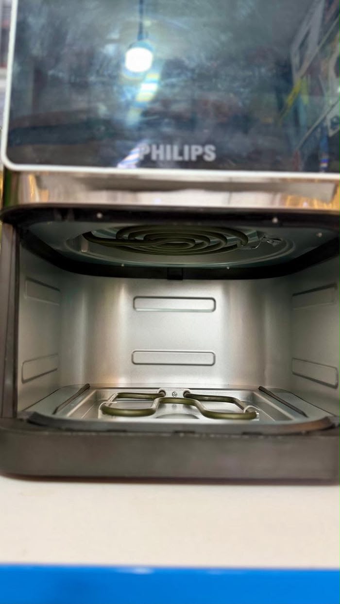 Philips air fryer filled with crispy cooked food